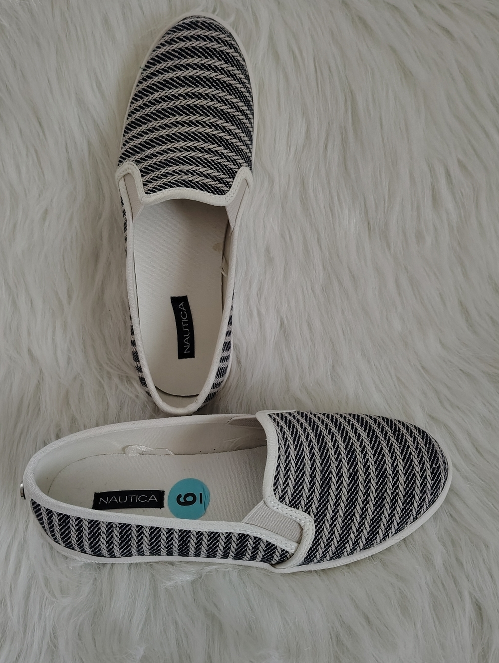 Nautica Ladies Loafer Style Sneakers. SIZE 6.